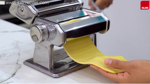 Tuto - Comment utiliser la machine &agrave; p&acirc;te Ibili avec un accessoire ravioli ?