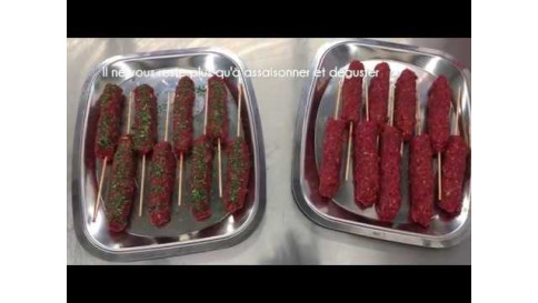 Tuto - Comment utiliser l'appareil &agrave; brochette de viande hach&eacute;es kefta ?