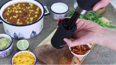 Tuto - Comment utiliser le moulin &agrave; piments Microplane ?
