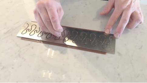 Tuto - Comment utiliser la r&egrave;gle &agrave; d&eacute;cor en chocolat Martellato ?